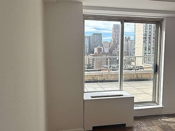 4th image of 370 E 76th St APT C1406