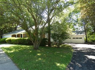 4 Lancaster Dr, Endicott, NY 13760