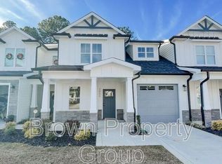 3041 Candlelight Dr, Fayetteville, NC 28311