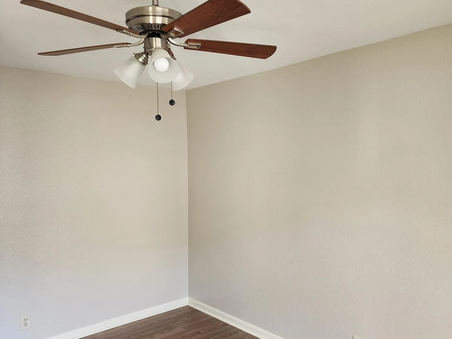 2 bed, 850 sqft, $800 — Photo 2