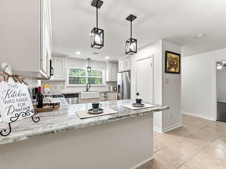 1st image of 13185 Crest Dr