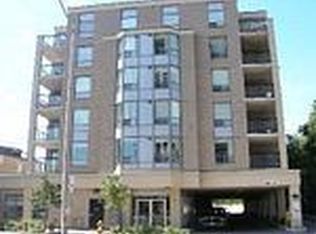 5940 Yonge St #305, Toronto, ON M2M 4M6