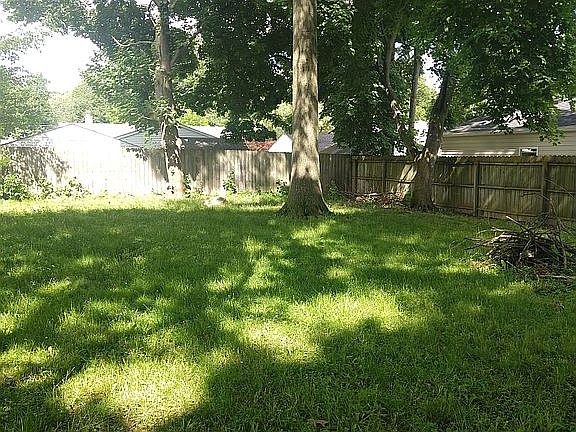 5th image of 2551 Maplewood St