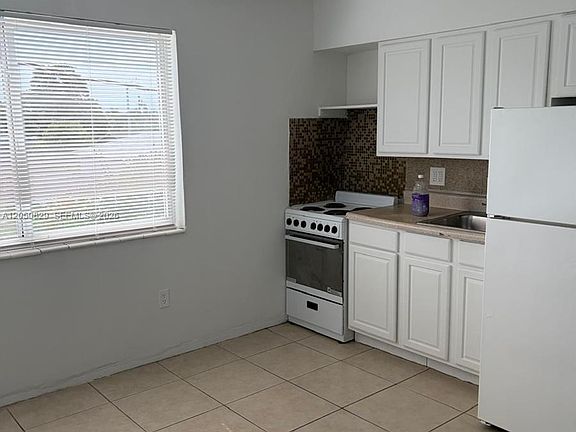 3rd image of 101 NW 29th Ave APT 10