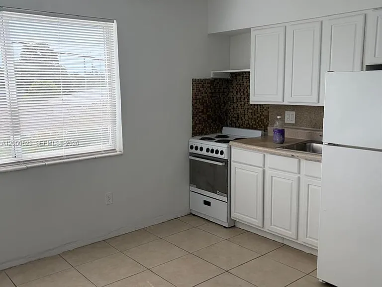 101 NW 29th Ave #10 — Photo 3