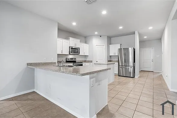 424 Amory St — Photo 7
