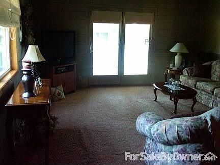 3rd image of 523 Water St