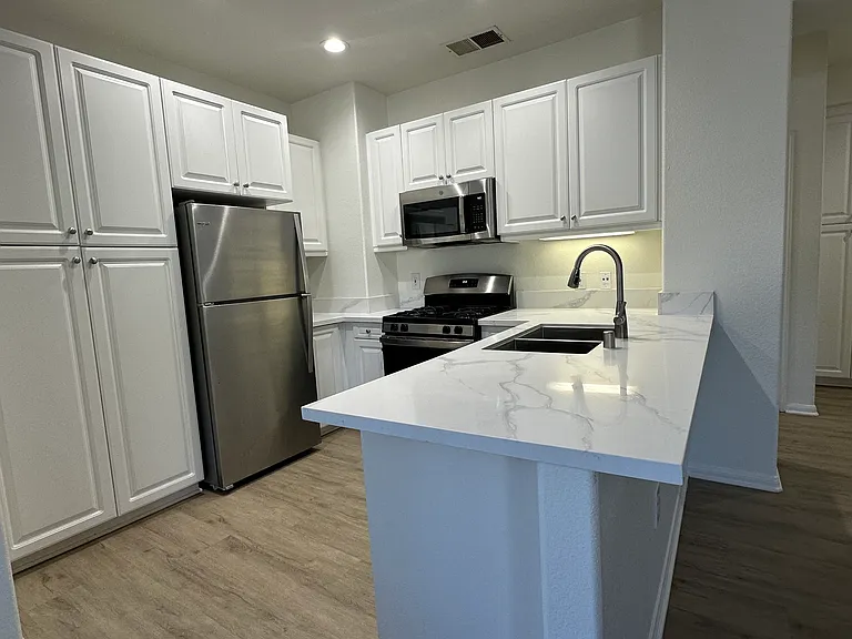Creek View Condominiums — Photo 79
