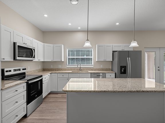 3rd image of 2830 N Canterbury Lake Dr