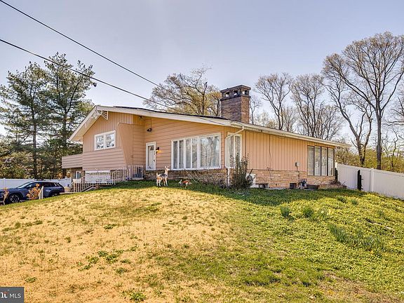 3rd image of 119 Fleetwood Ave