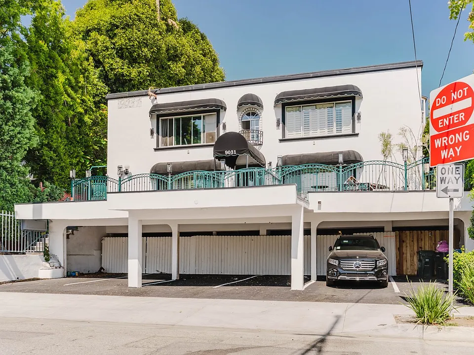 9031 Phyllis Ave #1
