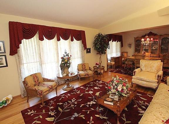 2nd image of 1414 N Woodlawn Ave