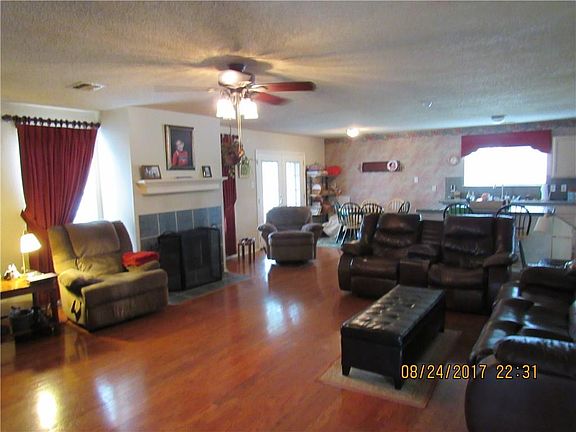 5th image of 301 Birchwood Ln