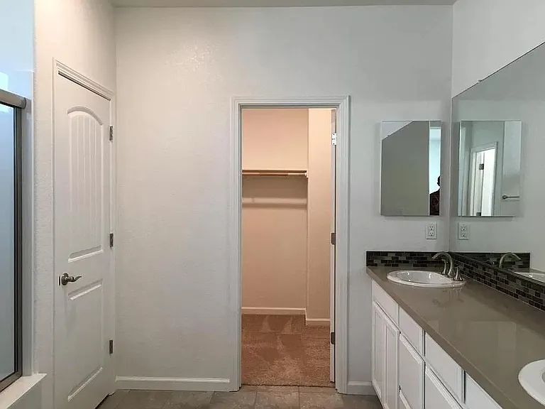 2522 Amelia Earhart Ave — Photo 6