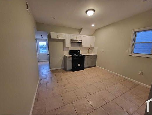 2nd image of 25 Chelsea Ave Floor 3