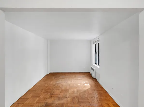 345 Webster Avenue image 4 of 12