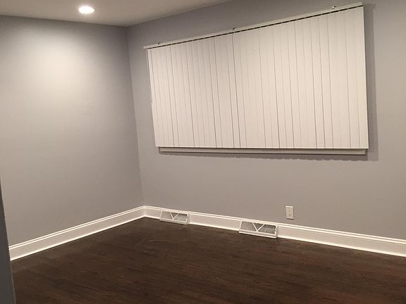 2nd image of 4849 Elm St #C