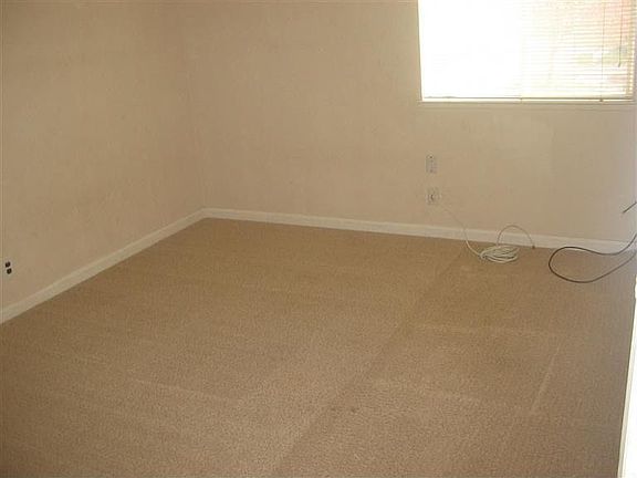 3rd image of 1535 Henderson Ct