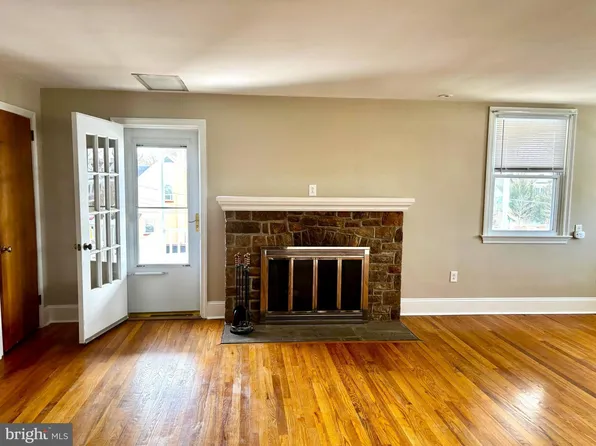 659 N Main St #3, Doylestown, PA 18901