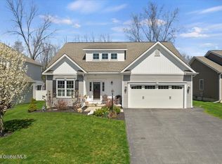 26 Lakepointe Way, Saratoga Springs, NY 12866