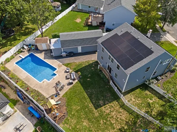 43 Doherty Dr E, Clifton, NJ 07013