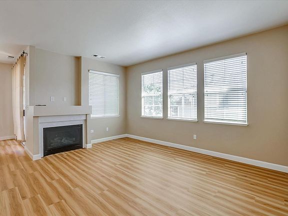 4th image of 375 Kincora Ct