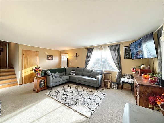 4th image of 530 W Bartlett Ave