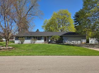1498 Strathmoor Ln, Jackson, MI 49203