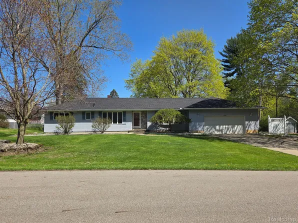 1498 Strathmoor Ln, Jackson, MI 49203