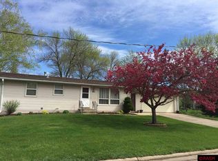 321 E Blue Earth St, Lake Crystal, MN 56055