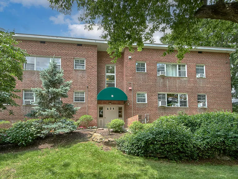 100 Theodore Fremd Ave #B2C — Photo 2