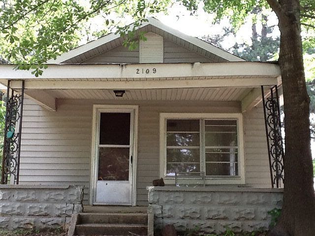 1st image of 2109 Jefferson Davis Dr