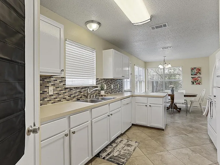 8101 Flowertree Dr — Photo 13