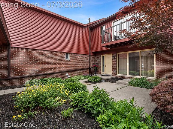 5th image of 42185 Lochmoor St