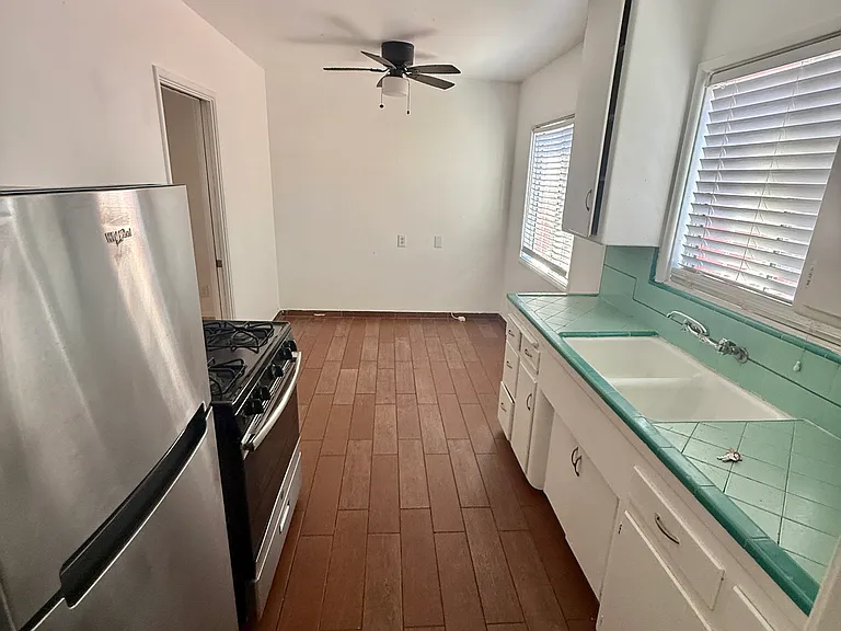 221 W 14th St #223 — Photo 12