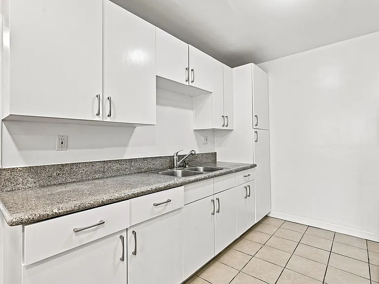 956 Elden Ave — Photo 7