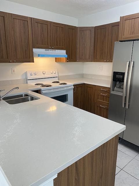1st image of 615 W Park Dr APT 206