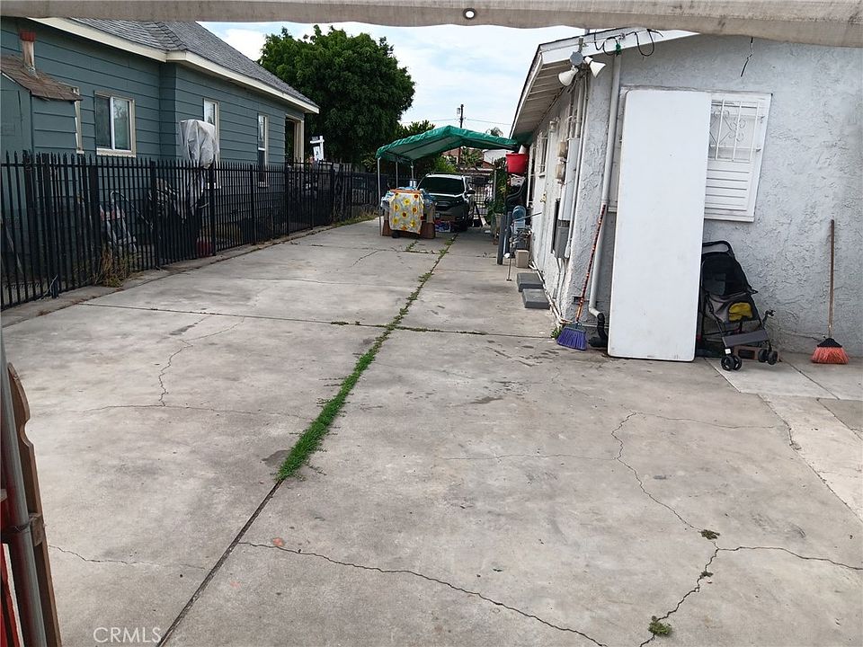 1st image of 415 W 95th St