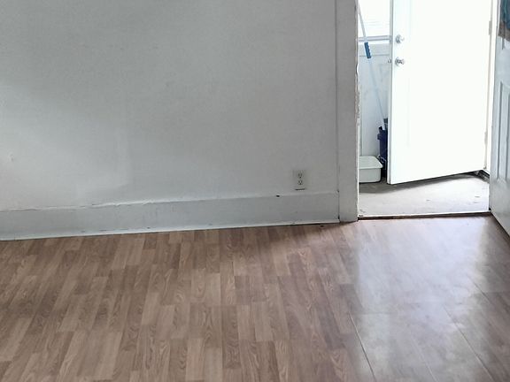 3rd image of 1308 S Mulberry St