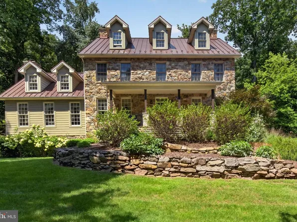 1278 Glatco Lodge Rd, Hanover, PA 17331