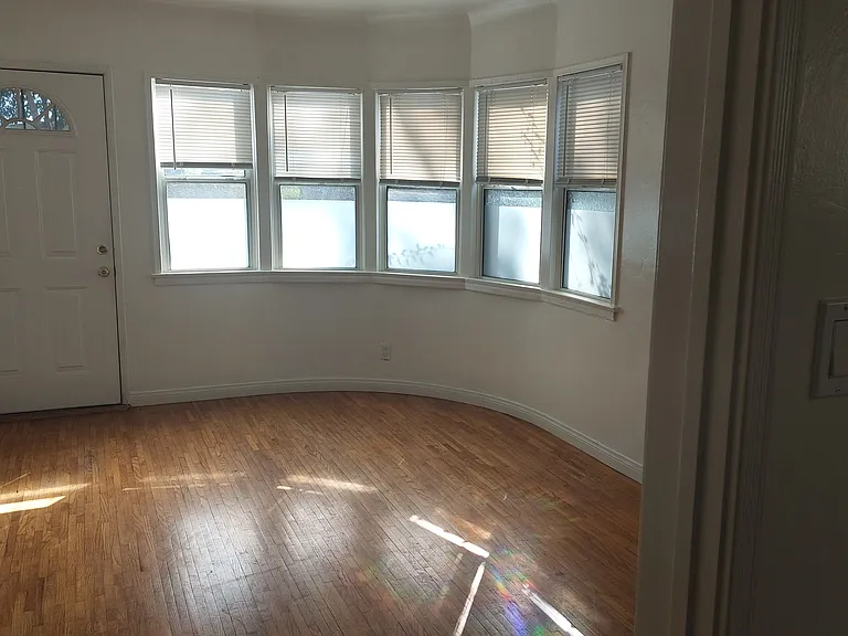 2107 Stewart St — Photo 4