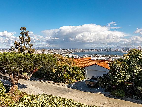 4th image of 808 Golden Park Ave