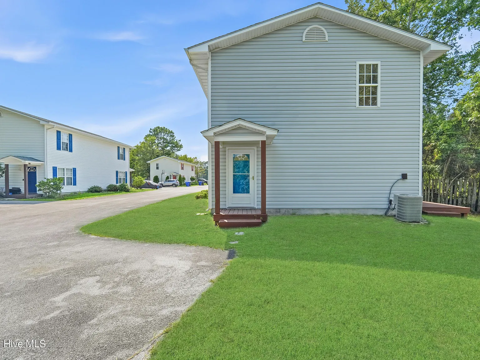 2 bed, 1.5 bath, 991 sqft, $1,350 — Photo 1