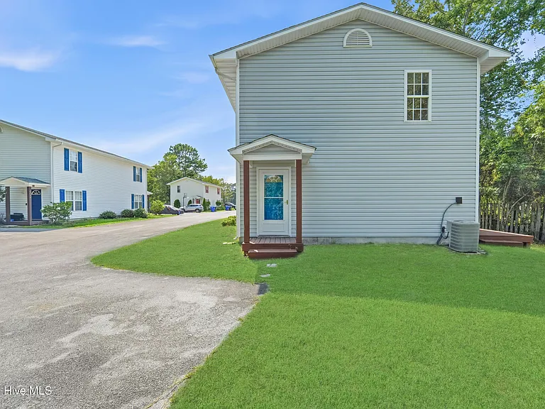 101 Johns Way — Photo 1