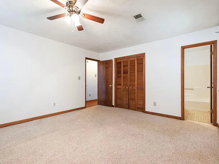 2795 Fox Hall Ln N — Photo 12