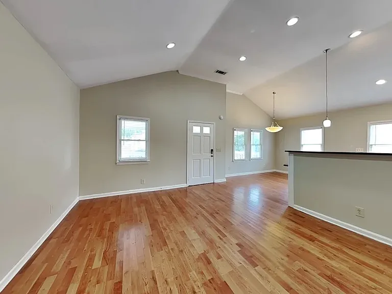 1550 New St NE #1 — Photo 2