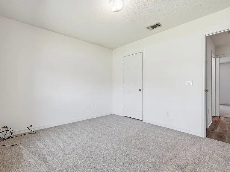 2030 Hawthorne Dr — Photo 29