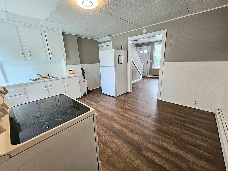 84 Boys Ave #C — Photo 6