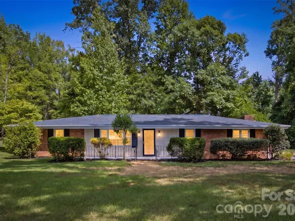 8223 Knollwood Cres, Charlotte, NC 28213