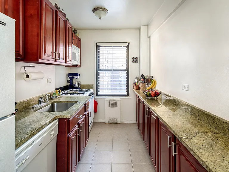 140 E 56th St #9C — Photo 4